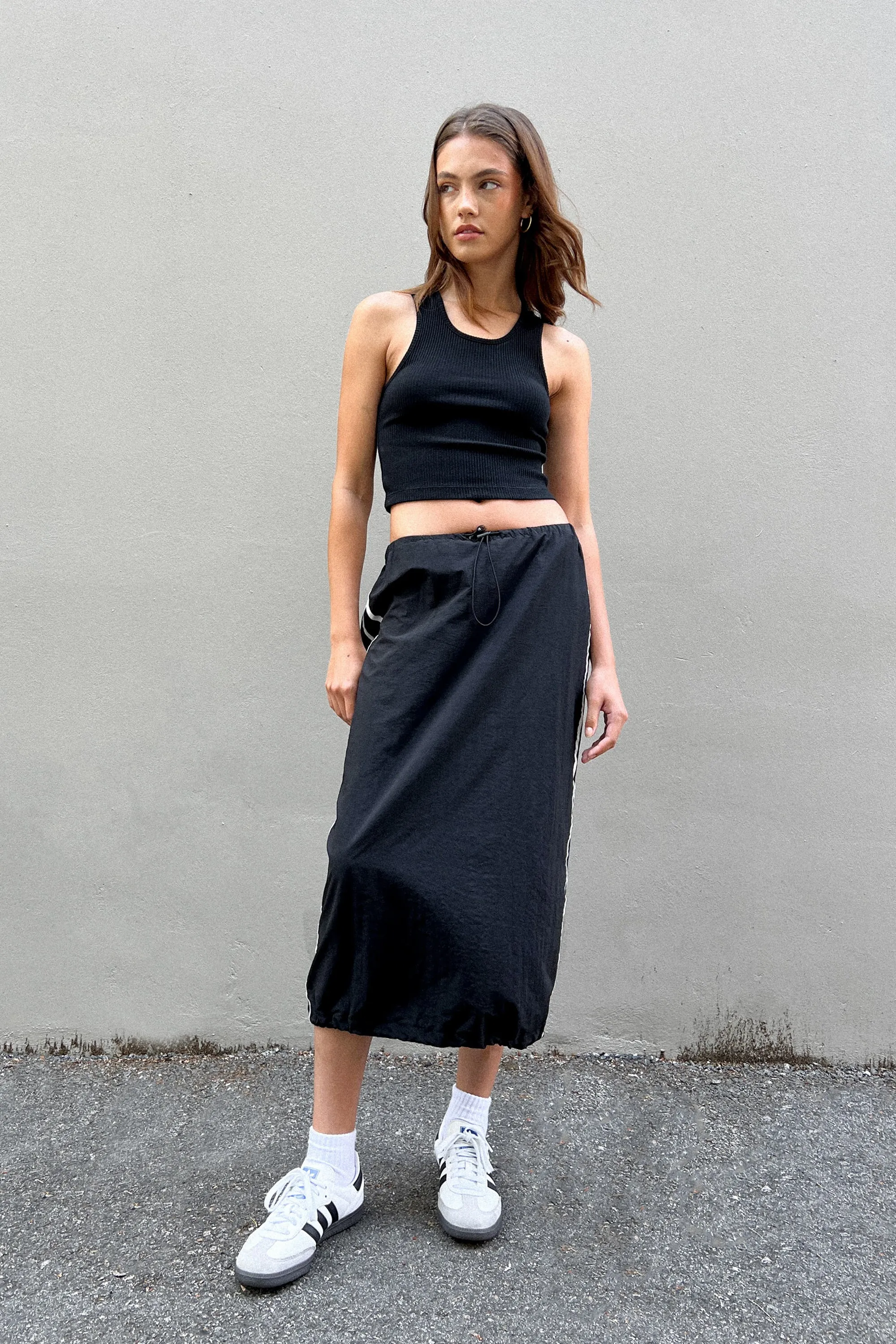 MIDI SKIRT WITH SIDE PIPING